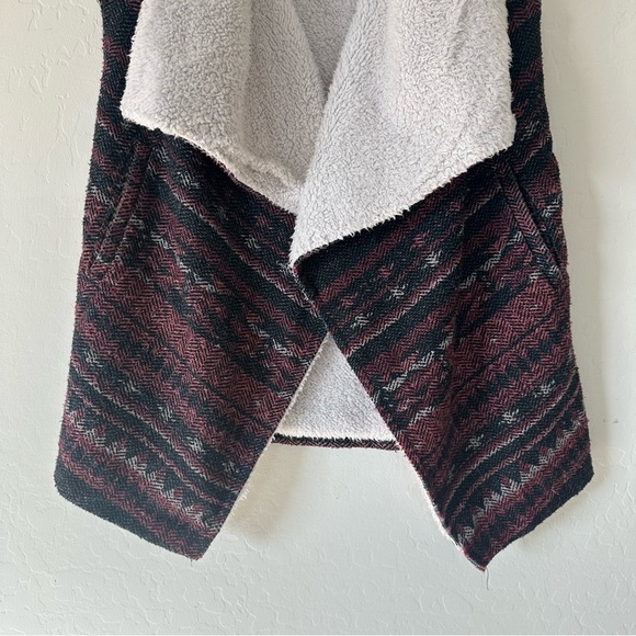 Cloud Chaser Sherpa Lined Aztec Print Sleeveless Long Line Open Front Vest - Picture 3 of 9